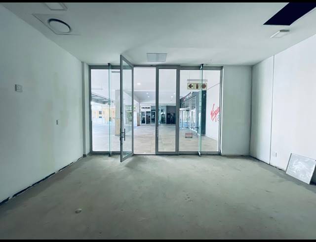 104M² RETAIL TO LET IN FOURWAYS